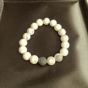 Howlite Gem Bracelet